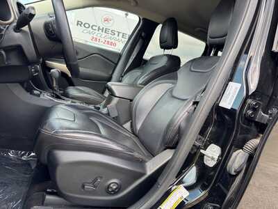 2018 Jeep Cherokee, $18399. Photo 5