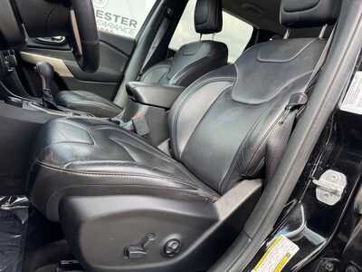 2018 Jeep Cherokee, $18399. Photo 6