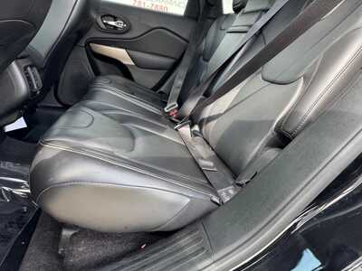 2018 Jeep Cherokee, $18399. Photo 9