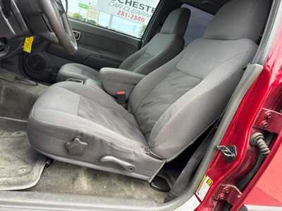 2005 Chevrolet Colorado Crew Cab, $11991. Photo 4