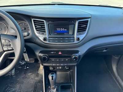 2017 Hyundai Tucson, $12499. Photo 2