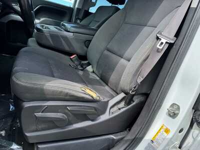 2016 Chevrolet 1500 Crew Cab, $18599. Photo 5