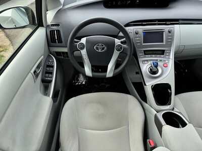 2014 Toyota Prius, $15999. Photo 11