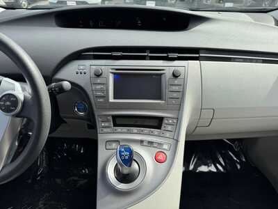 2014 Toyota Prius, $15999. Photo 2