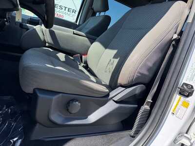 2017 Ford F150 Crew Cab, $14499. Photo 6