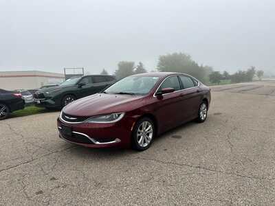 2015 Chrysler 200, $5499. Photo 11