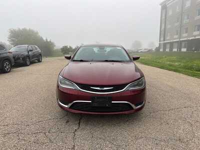 2015 Chrysler 200, $5499. Photo 12