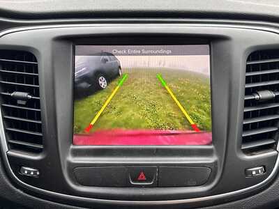 2015 Chrysler 200, $5499. Photo 3