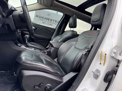 2015 Jeep Cherokee, $11599. Photo 5