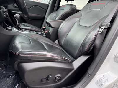 2015 Jeep Cherokee, $11599. Photo 6