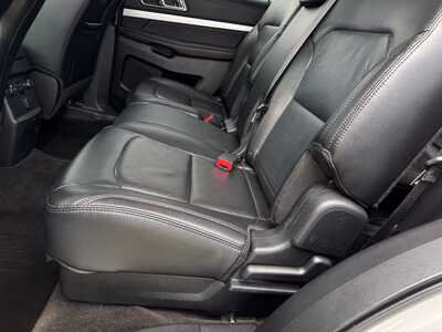 2016 Ford Explorer, $9899. Photo 9