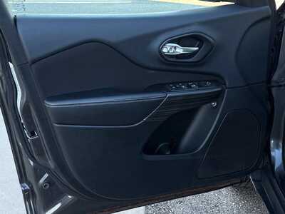 2014 Jeep Cherokee, $9599. Photo 5