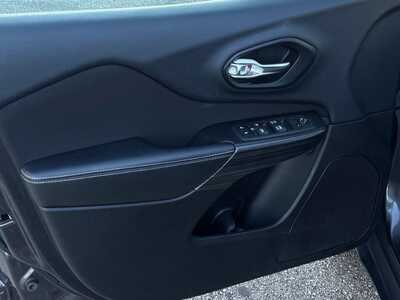 2014 Jeep Cherokee, $9599. Photo 6