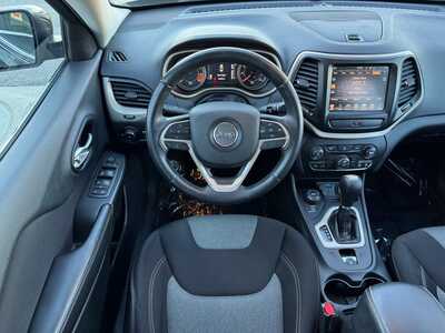 2014 Jeep Cherokee, $9599. Photo 9