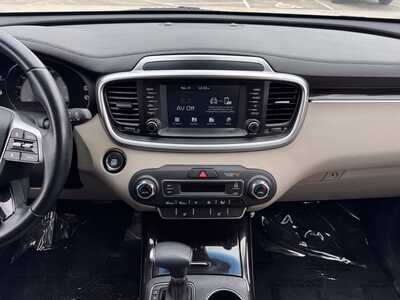 2020 Kia Sorento, $12499. Photo 11