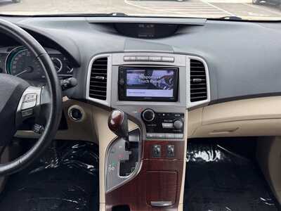 2011 Toyota Venza, $10599. Photo 2
