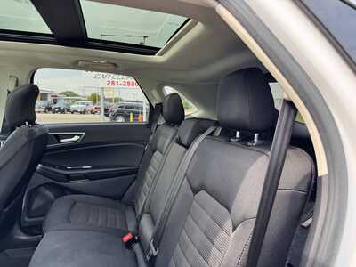 2016 Ford Edge, $12640. Photo 11