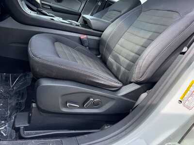 2016 Ford Edge, $12640. Photo 6