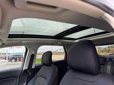 2016 Ford Edge, $12640. Photo 8