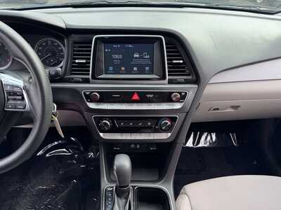 2018 Hyundai Sonata, $9599. Photo 2