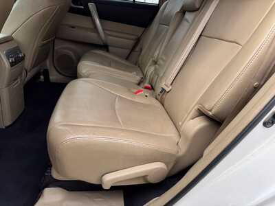 2013 Toyota Highlander, $12240. Photo 10