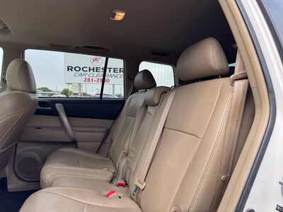 2013 Toyota Highlander, $12240. Photo 11