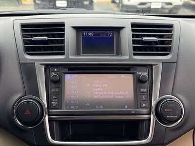 2013 Toyota Highlander, $12240. Photo 3