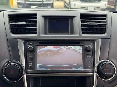 2013 Toyota Highlander, $12240. Photo 4