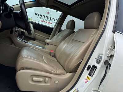 2013 Toyota Highlander, $12240. Photo 5
