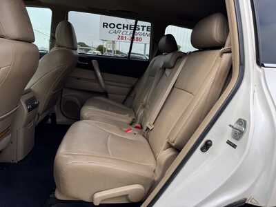 2013 Toyota Highlander, $12240. Photo 9