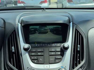 2017 Chevrolet Equinox, $7598. Photo 4