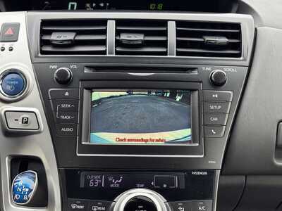 2012 Toyota Prius, $7649. Photo 4