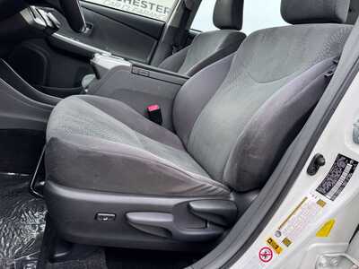 2012 Toyota Prius, $7649. Photo 6