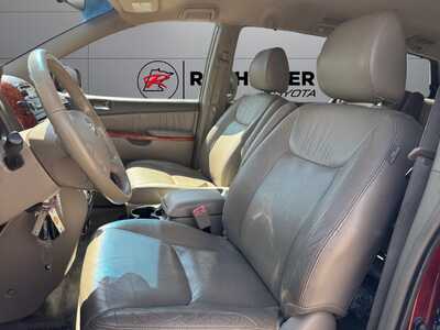 2010 Toyota Sienna, $7740. Photo 10