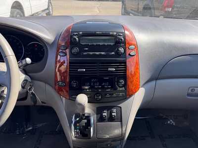 2006 Toyota Sienna, $4899. Photo 2