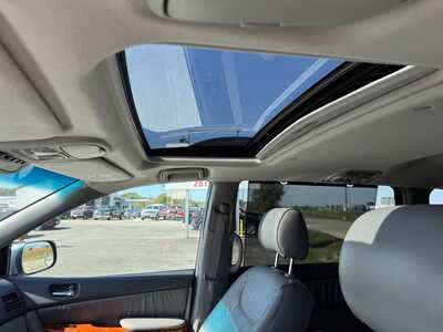 2006 Toyota Sienna, $4899. Photo 7