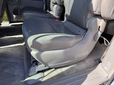 2006 Toyota Sienna, $4899. Photo 9