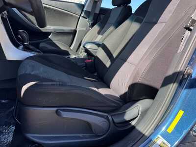 2016 Hyundai Elantra, $8499. Photo 5