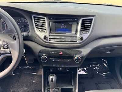2017 Hyundai Tucson, $12199. Photo 2