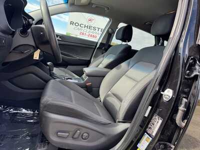 2017 Hyundai Tucson, $12199. Photo 5