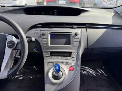 2013 Toyota Prius, $5999. Photo 2