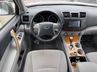 2009 Toyota Highlander, $7899. Photo 11