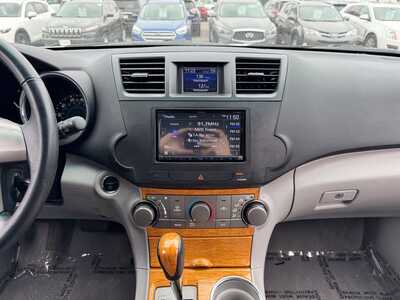 2009 Toyota Highlander, $7899. Photo 2