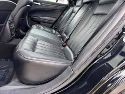 2014 Chrysler 300, $11949. Photo 9