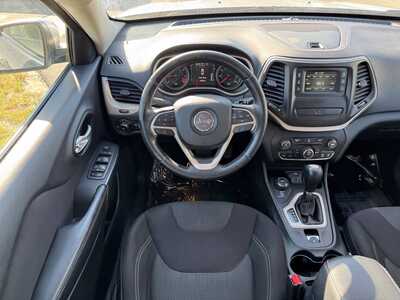 2015 Jeep Cherokee, $6949. Photo 10