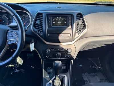 2015 Jeep Cherokee, $6949. Photo 2