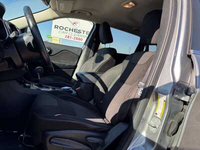 2015 Jeep Cherokee, $6949. Photo 4
