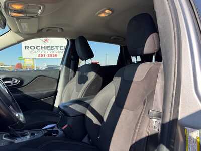 2015 Jeep Cherokee, $6949. Photo 6