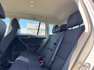 2015 Volkswagen Tiguan, $8299. Photo 10
