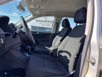 2015 Volkswagen Tiguan, $8299. Photo 5